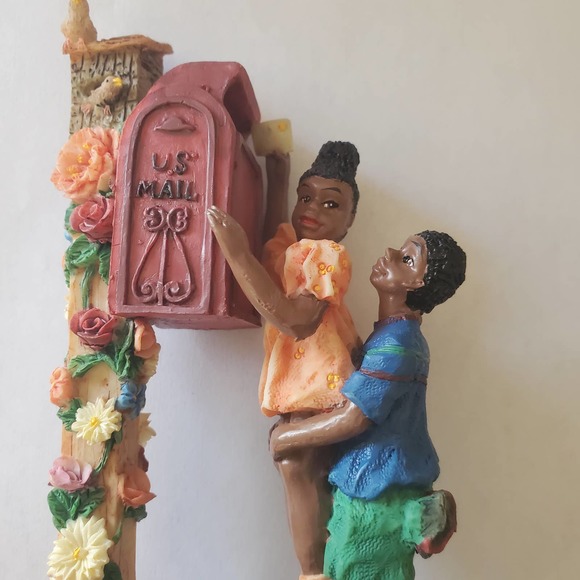 Vintage '97 Treasures of the Heart Figurine - Picture 6 of 13